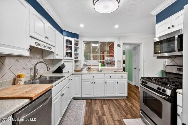 1919 Stuart Avenue, Ocean Springs, MS 39564