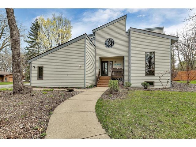 2022 Hillcrest Drive, Saint Cloud, MN 56303