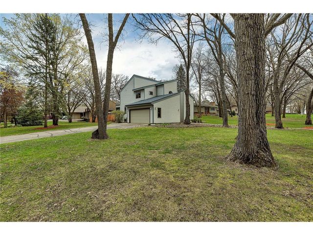 2022 Hillcrest Drive, Saint Cloud, MN 56303