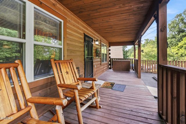 440 Oak Sky Way, Sevierville, TN 37876