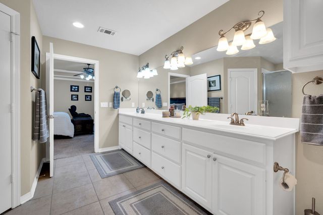 1115 Cresthaven Drive 13, Cedar Hill, TX 75104