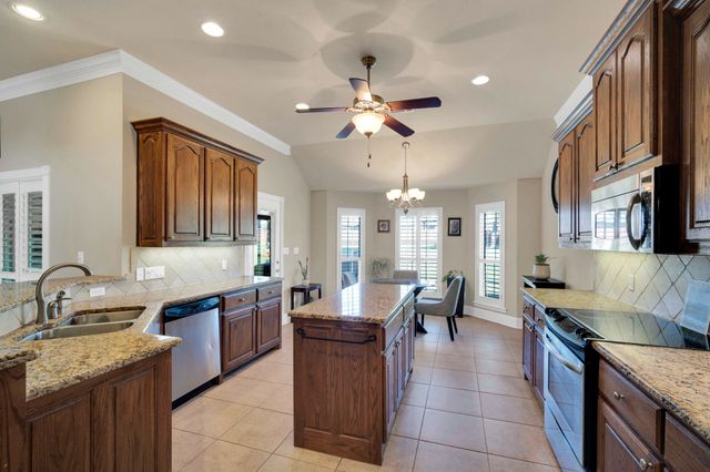 1115 Cresthaven Drive 13, Cedar Hill, TX 75104
