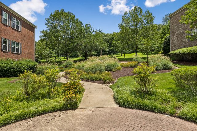 1102 Park Run Dr, Franklin, TN 37067