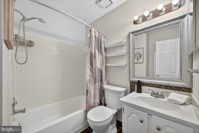 6163 FOREST CREEK LN, Springfield, VA 22152