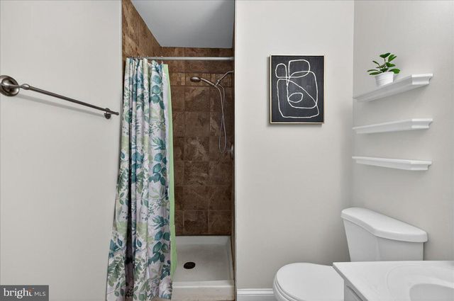 6163 FOREST CREEK LN, Springfield, VA 22152