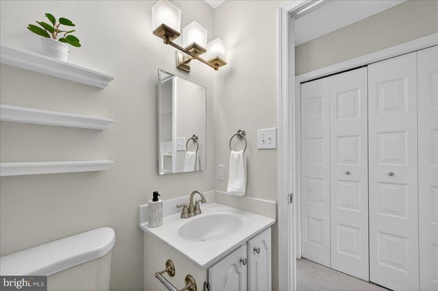 6163 FOREST CREEK LN, Springfield, VA 22152