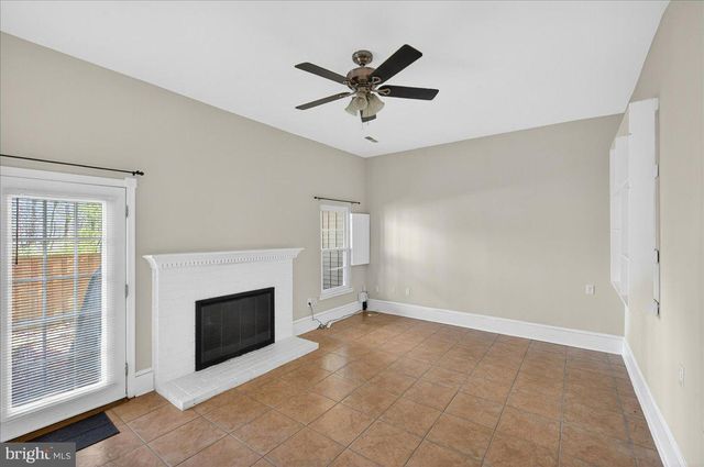 6163 FOREST CREEK LN, Springfield, VA 22152