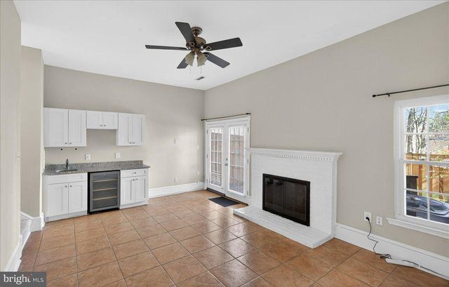 6163 FOREST CREEK LN, Springfield, VA 22152