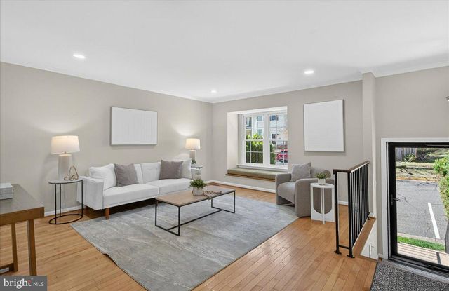 6163 FOREST CREEK LN, Springfield, VA 22152