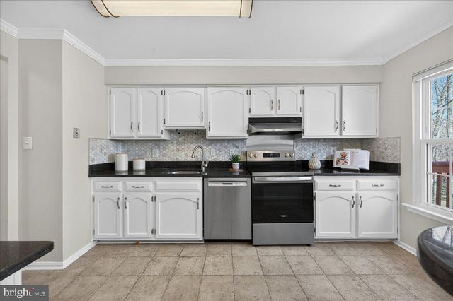 6163 FOREST CREEK LN, Springfield, VA 22152