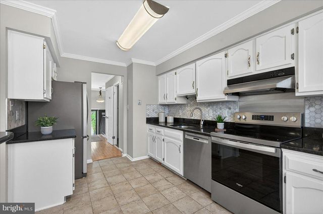 6163 FOREST CREEK LN, Springfield, VA 22152