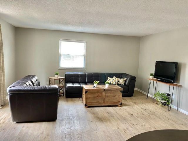 6202 Robinson Street 3, Overland Park, KS 66202