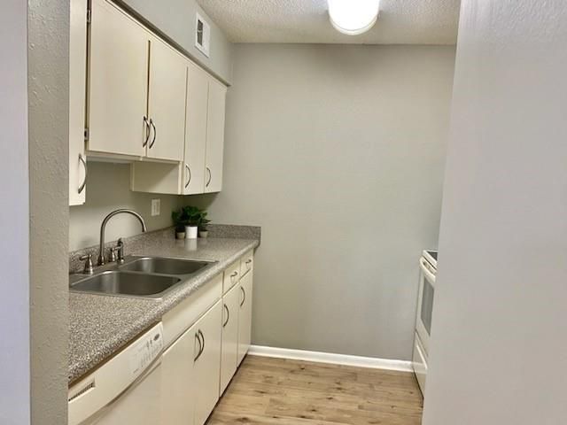6202 Robinson Street 3, Overland Park, KS 66202