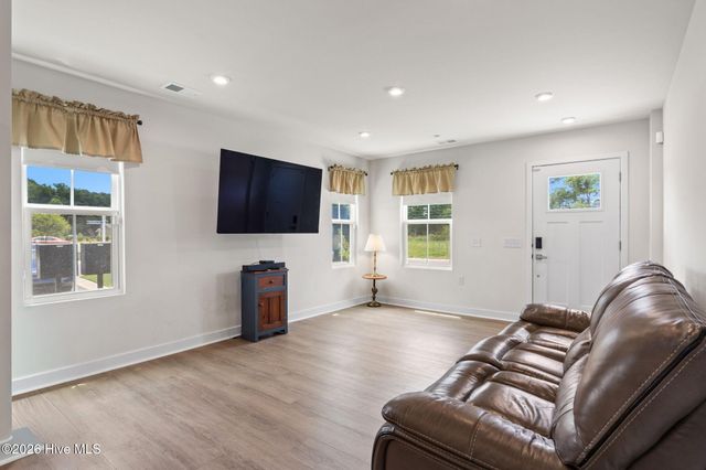 2042 Parow Lane NW, Calabash, NC 28467