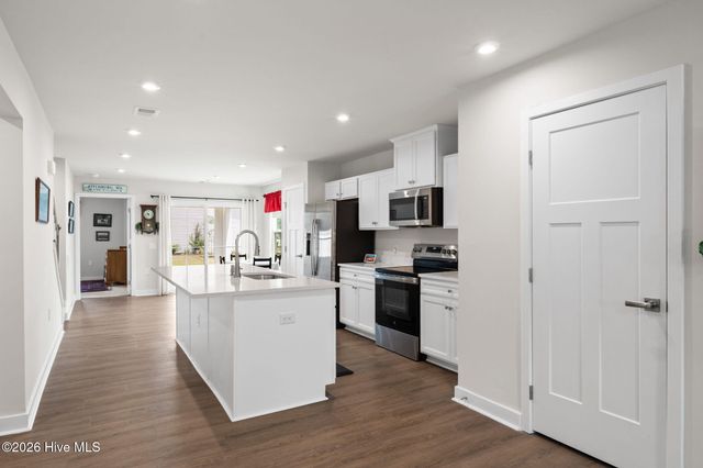 2042 Parow Lane NW, Calabash, NC 28467