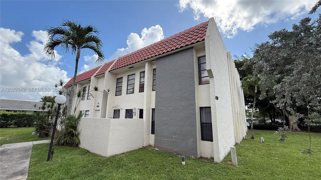 3199 Coral Hills Drive 3, Coral Springs, FL 33065
