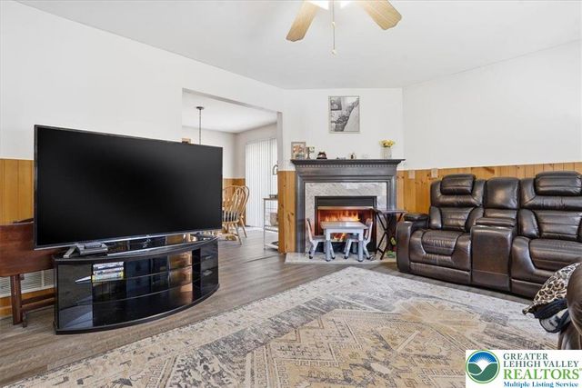 704 Avenue, Stroudsburg, PA 18360