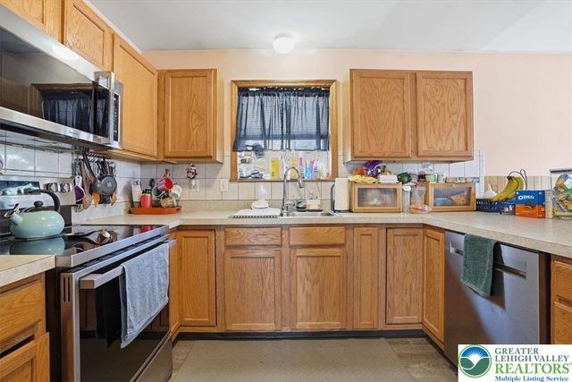 704 Avenue, Stroudsburg, PA 18360