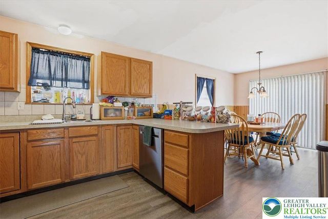 704 Avenue, Stroudsburg, PA 18360
