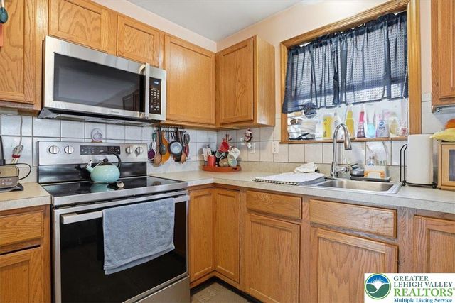 704 Avenue, Stroudsburg, PA 18360
