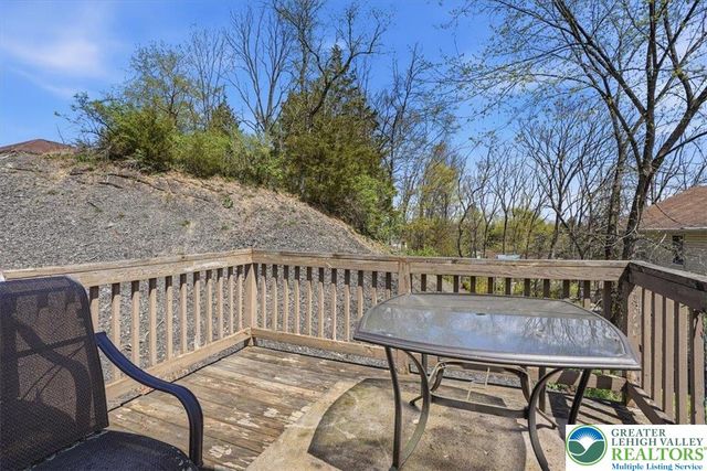 704 Avenue, Stroudsburg, PA 18360