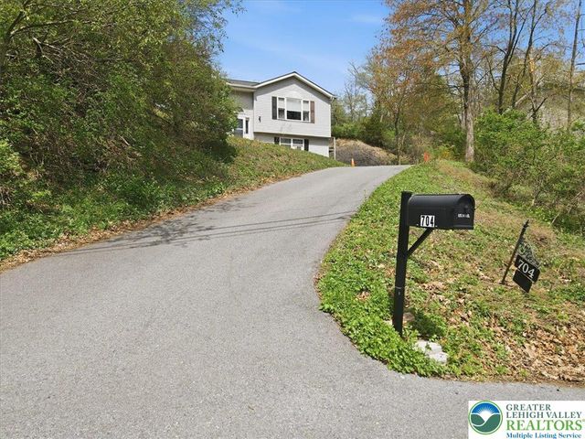 704 Avenue, Stroudsburg, PA 18360