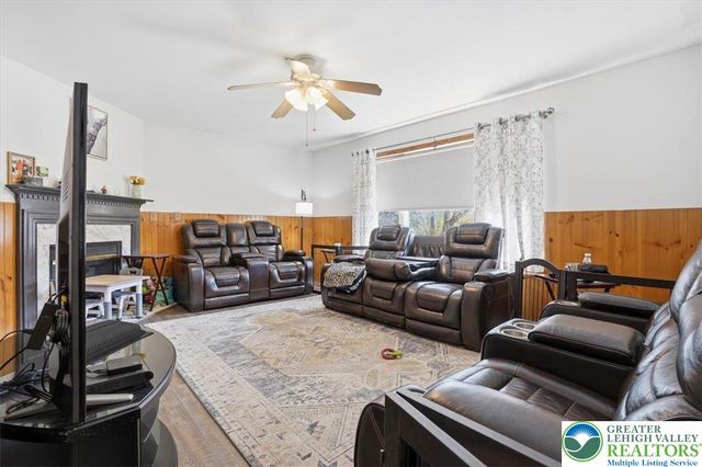 704 Avenue, Stroudsburg, PA 18360
