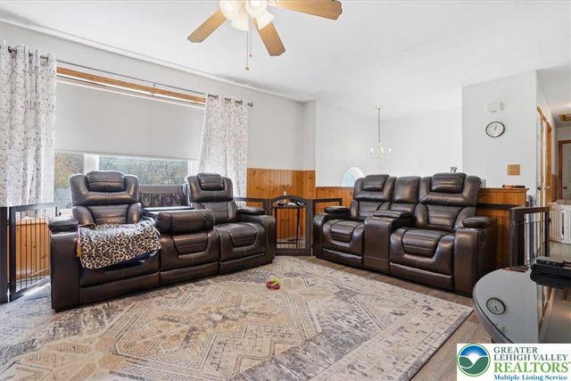 704 Avenue, Stroudsburg, PA 18360