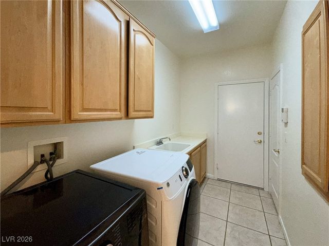 3028 Teal Beach Street, Las Vegas, NV 89117