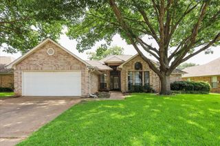 8033 Moss Rock Drive, Fort Worth, TX 76123