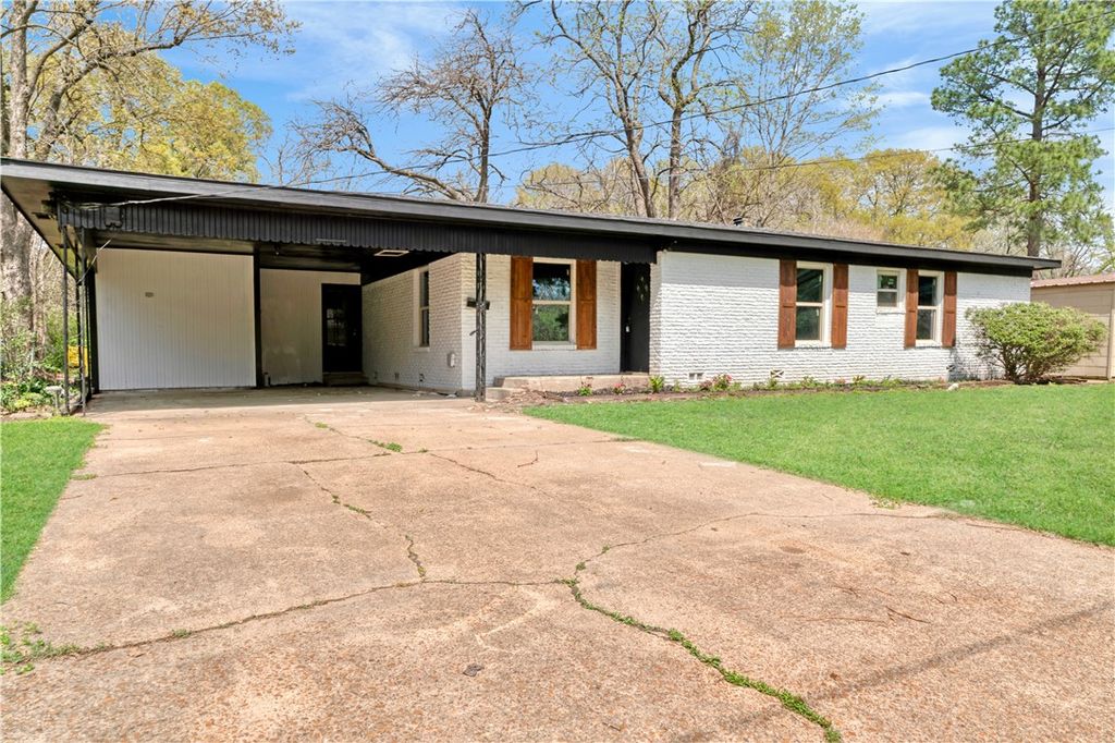 2121 Cedar St, Paris, TX 75460