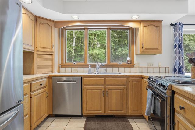 17 Tonga Drive, Bow, NH 03304