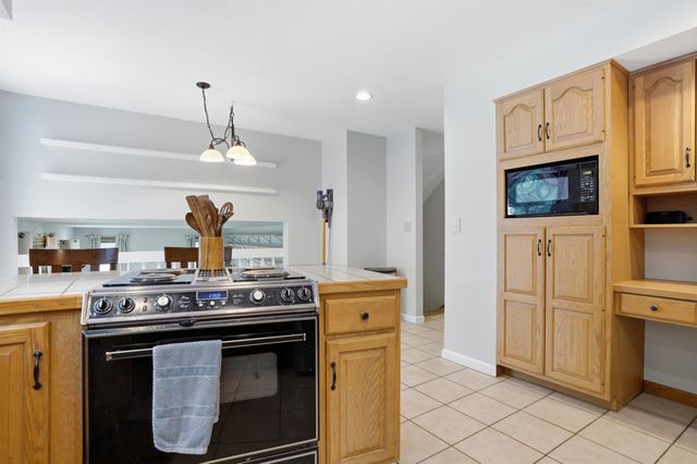 17 Tonga Drive, Bow, NH 03304