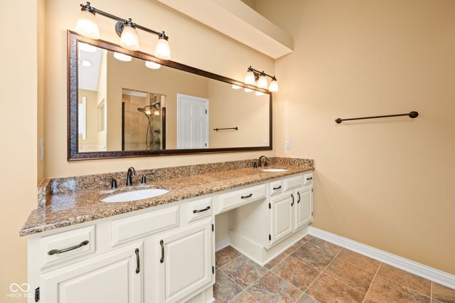 1300 Woodpond N Roundabout, Carmel, IN 46033