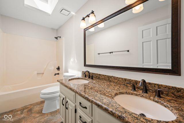 1300 Woodpond N Roundabout, Carmel, IN 46033