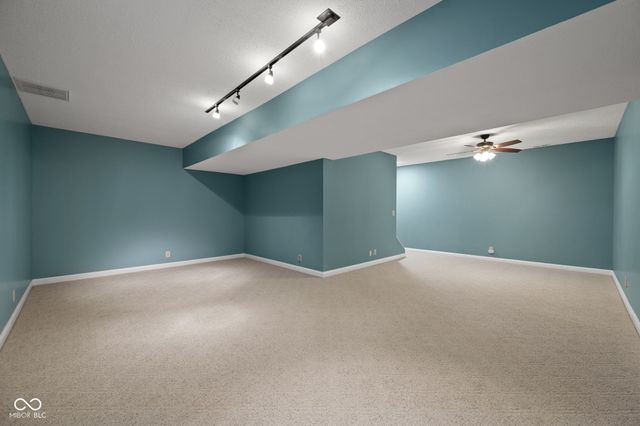 1300 Woodpond N Roundabout, Carmel, IN 46033