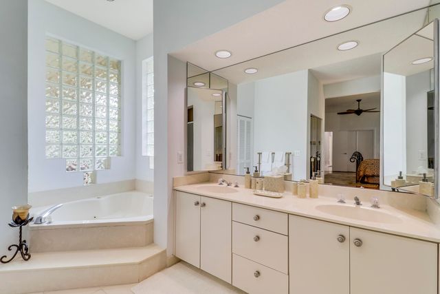 18951 Painted Leaf Court, Jupiter, FL 33458