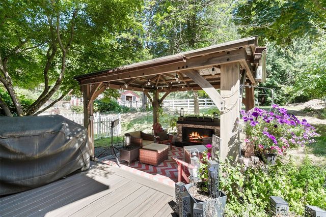 15711 28th Avenue NW, Gig Harbor, WA 98322