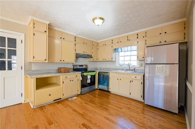 1675 Lake Lucerne SW Road, Lilburn, GA 30047