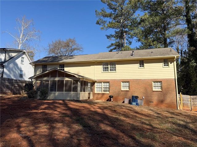 1675 Lake Lucerne SW Road, Lilburn, GA 30047