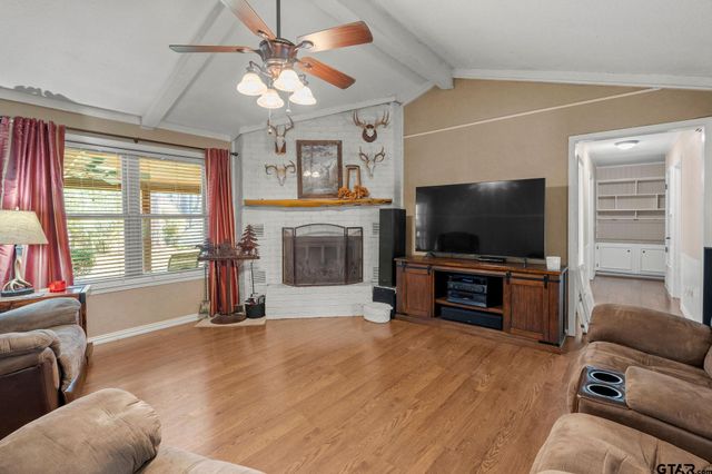 321 Jefferson St, Lone Star, TX 75668