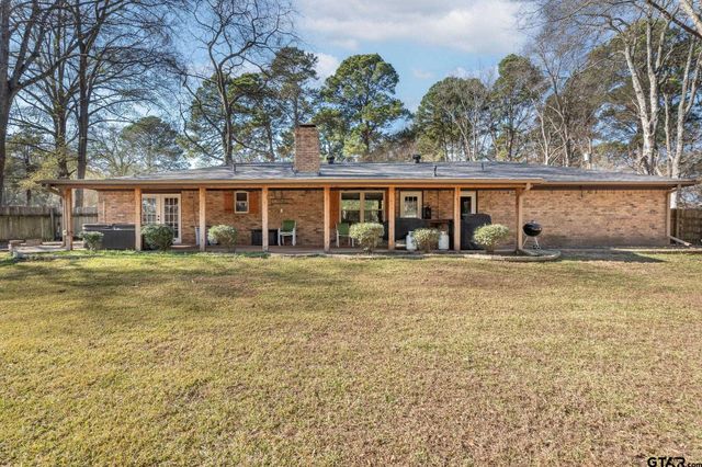 321 Jefferson St, Lone Star, TX 75668