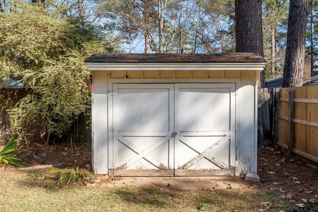 321 Jefferson St, Lone Star, TX 75668