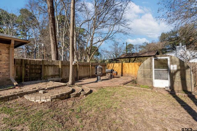 321 Jefferson St, Lone Star, TX 75668