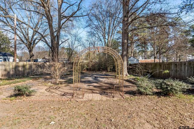 321 Jefferson St, Lone Star, TX 75668