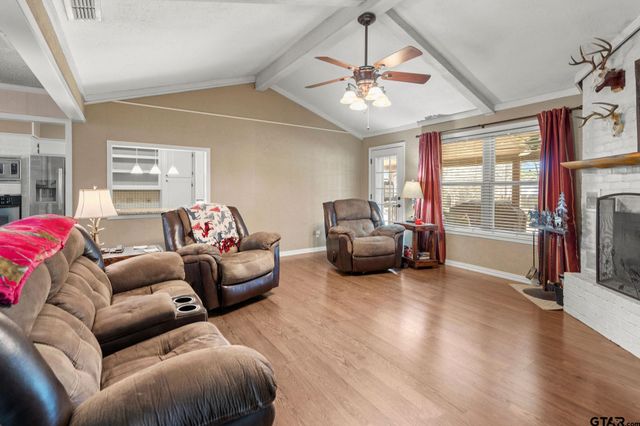 321 Jefferson St, Lone Star, TX 75668