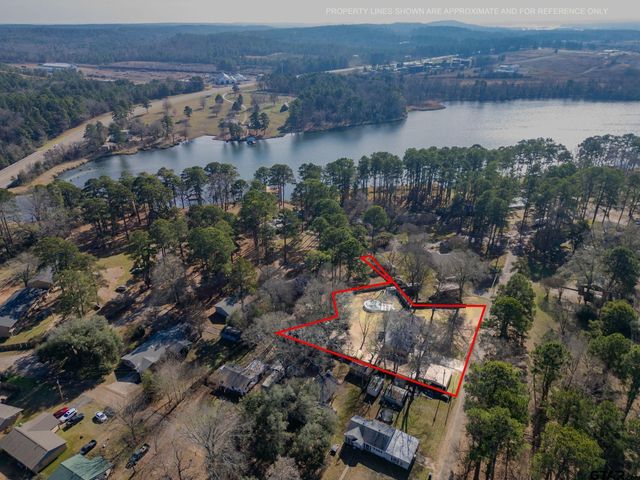 321 Jefferson St, Lone Star, TX 75668