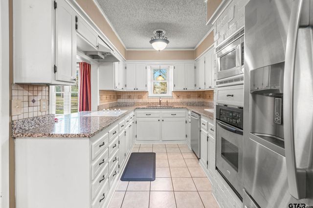 321 Jefferson St, Lone Star, TX 75668