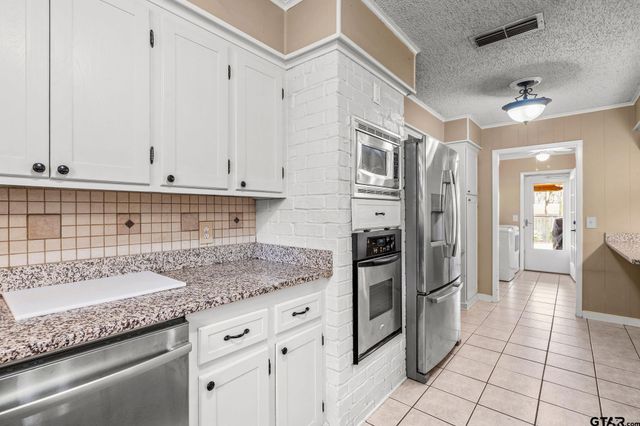 321 Jefferson St, Lone Star, TX 75668