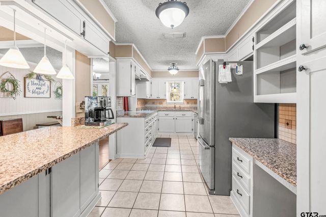 321 Jefferson St, Lone Star, TX 75668